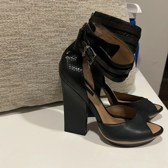 Leather and python Max Azaria - Picture 1 of 5